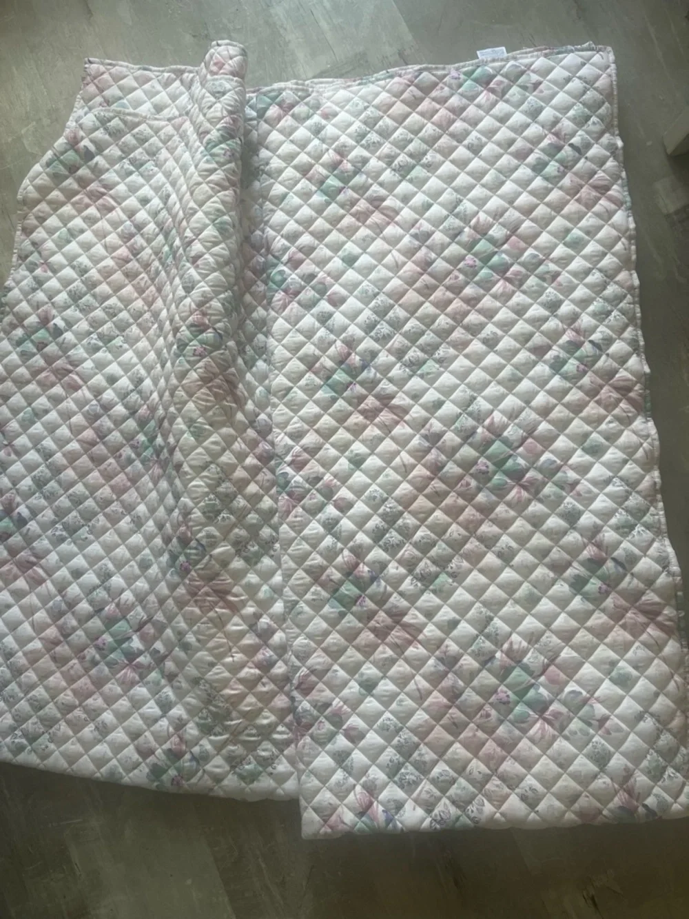 Soft Surroundings Pastel Floral Quilted bead spread Queen